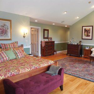 Company C KING comforter set with shams/bed skirt